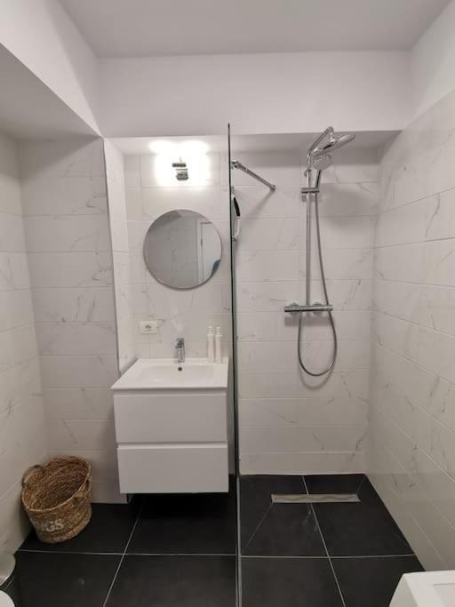 City Center Accommodation - 404 เรชิตา ภายนอก รูปภาพ